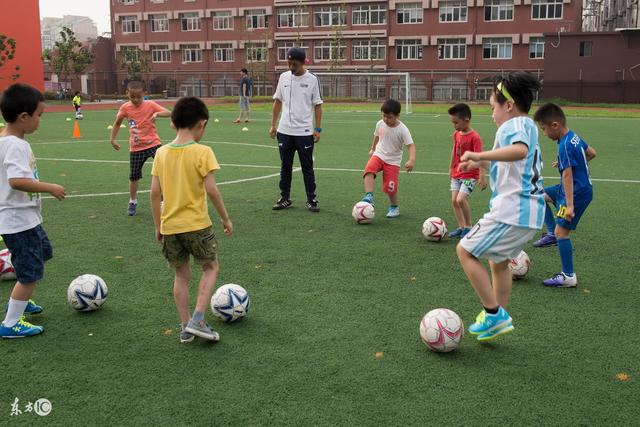 打脸全网唱衰！826名中国少年扎根欧洲，2030国足真能强势归来？